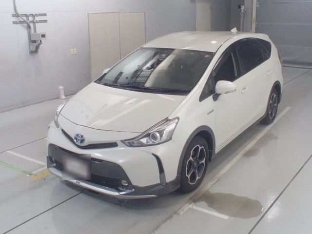 20252 Toyota Prius alpha ZVW41W 2015 г. (CAA Chubu)